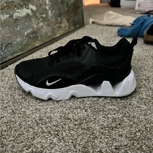 Black Nike RYZ